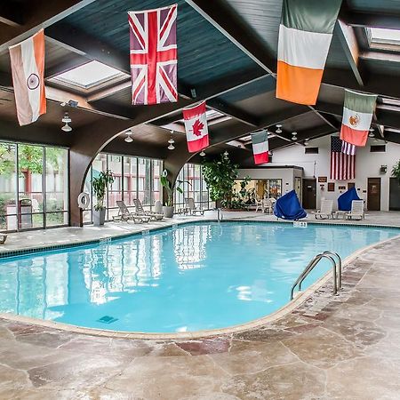 Norwood Inn Hudson Bagian luar foto