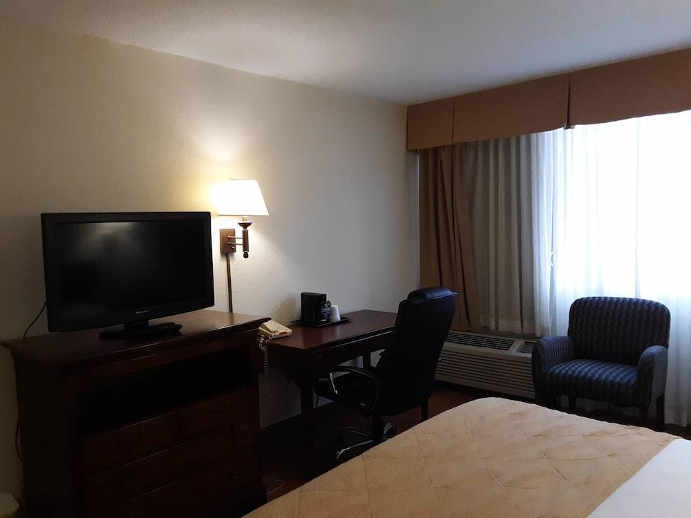 Norwood Inn Hudson Bagian luar foto