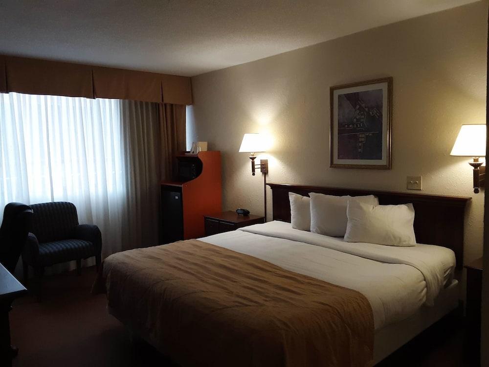 Norwood Inn Hudson Bagian luar foto