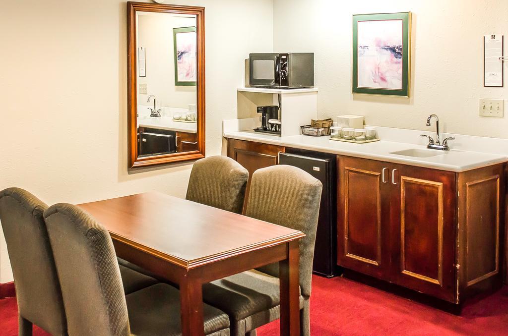 Norwood Inn Hudson Bagian luar foto