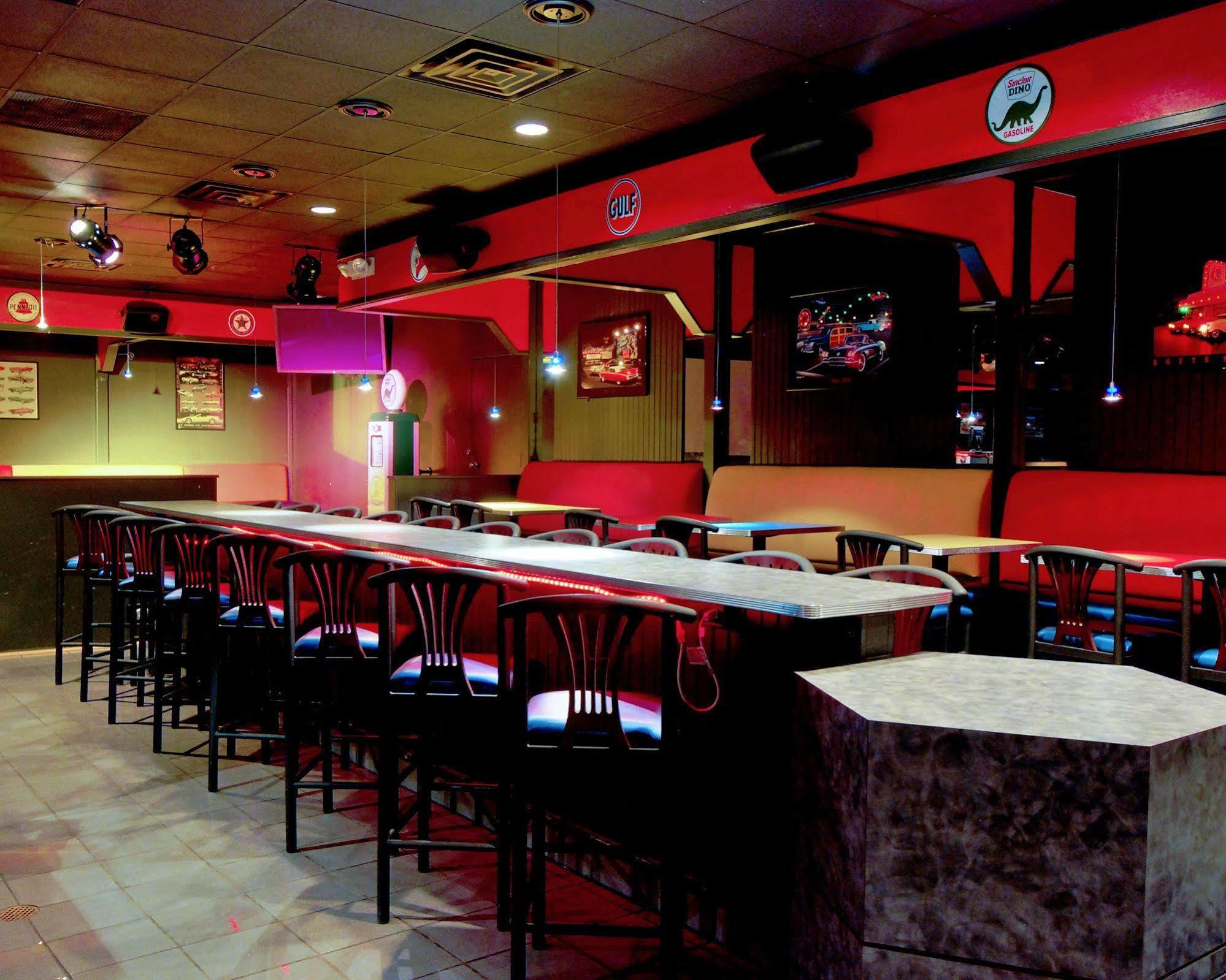 Norwood Inn Hudson Bagian luar foto