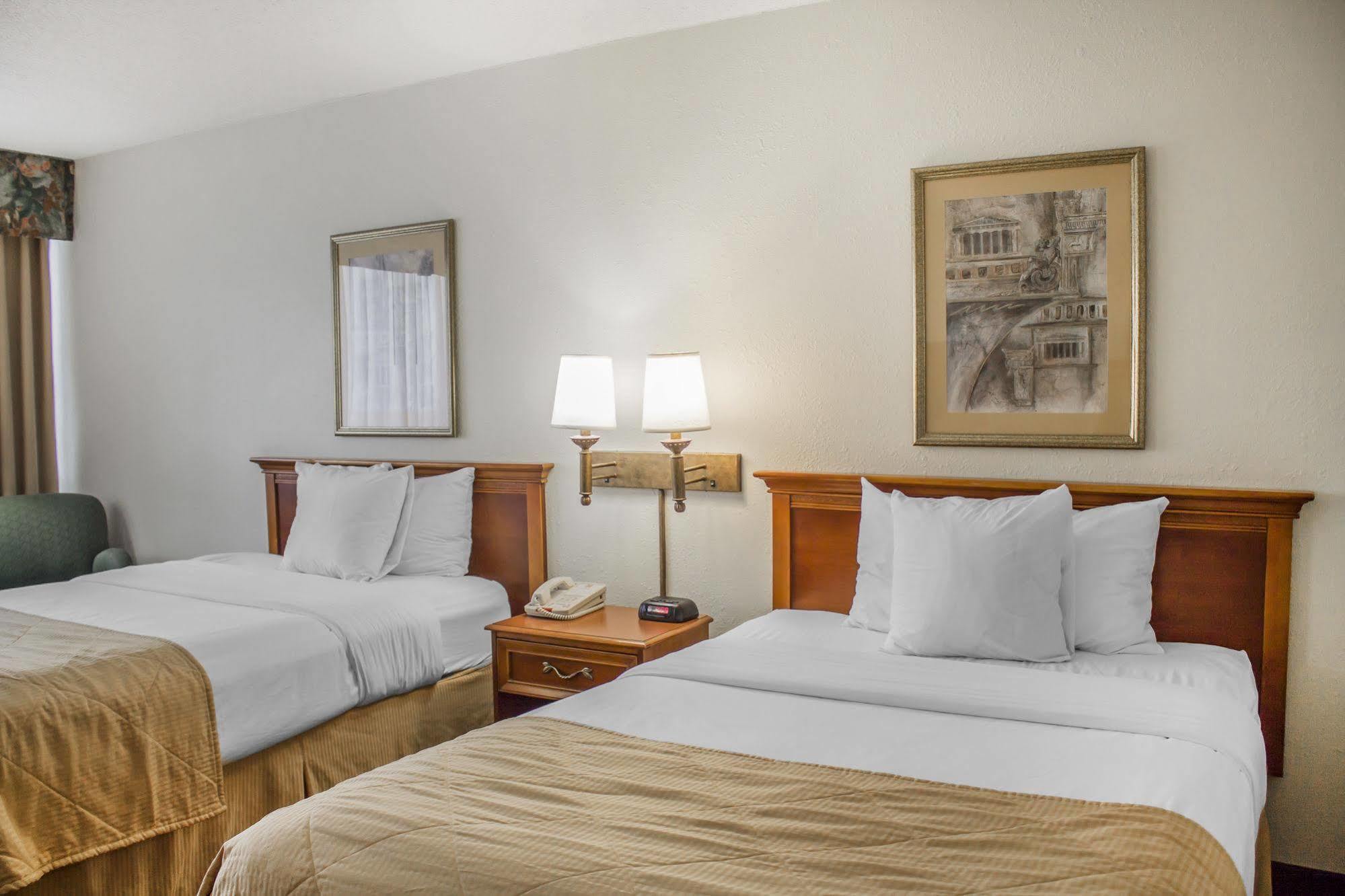 Norwood Inn Hudson Bagian luar foto