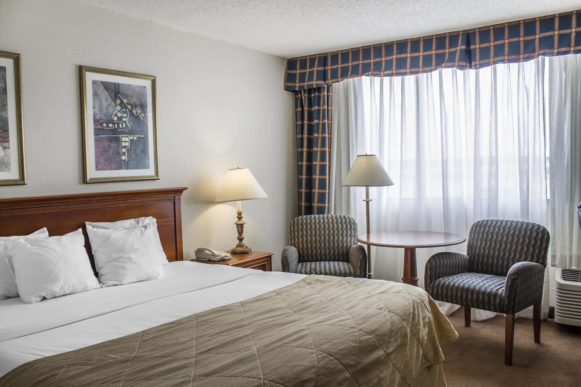 Norwood Inn Hudson Bagian luar foto