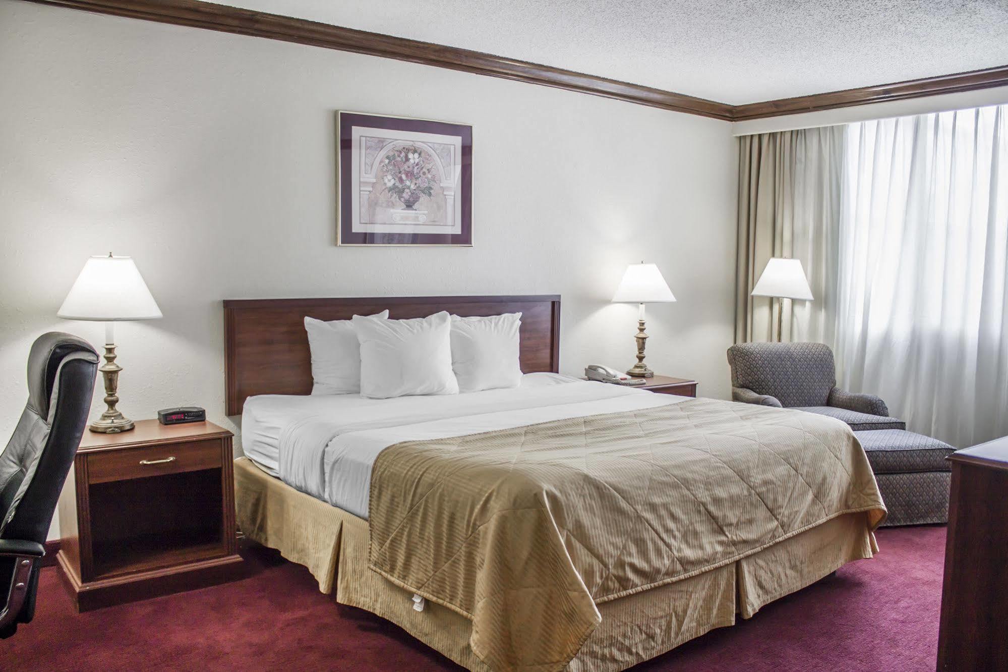 Norwood Inn Hudson Bagian luar foto