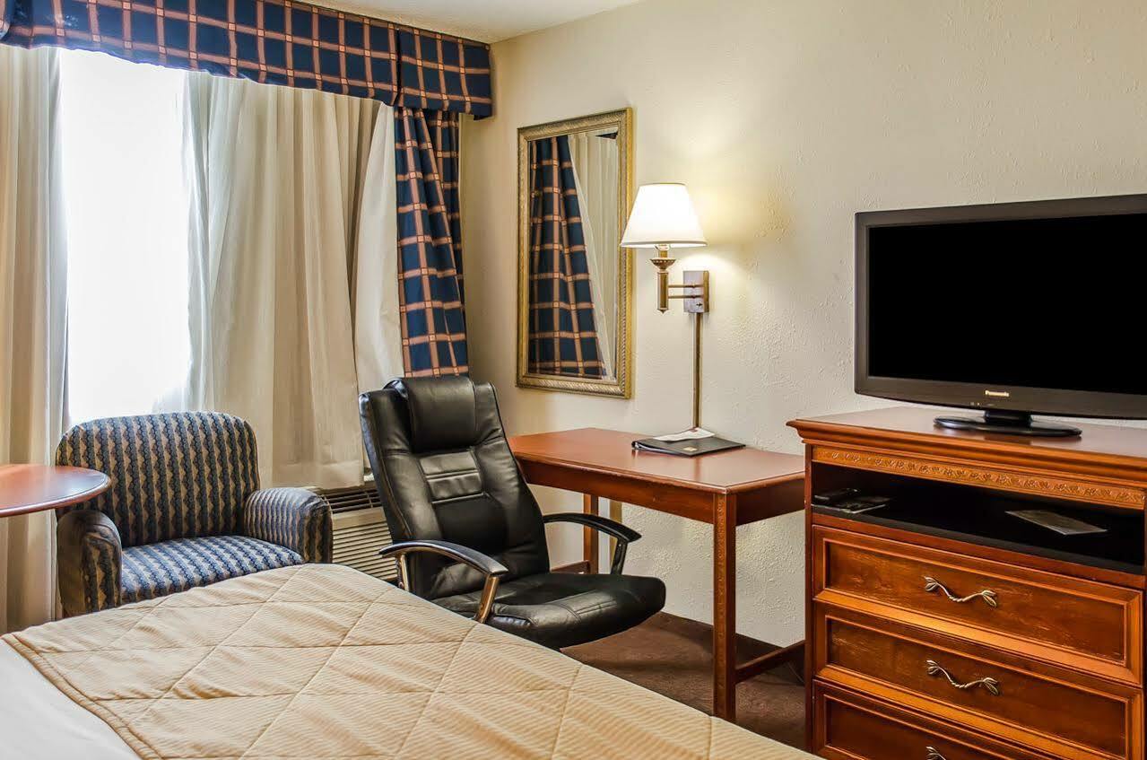 Norwood Inn Hudson Bagian luar foto