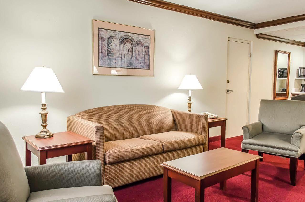 Norwood Inn Hudson Bagian luar foto