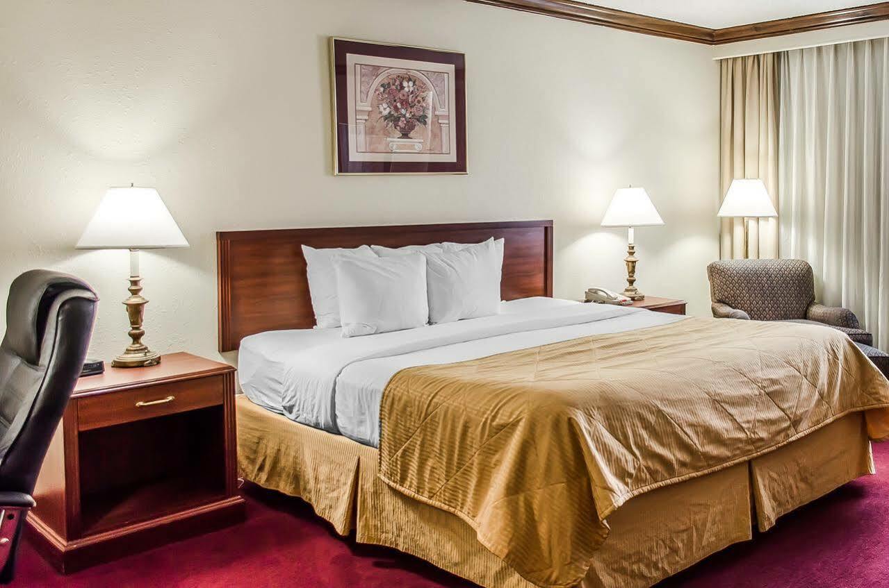 Norwood Inn Hudson Bagian luar foto